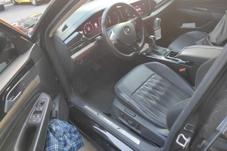 Used Volkswagen Passat 2019 330TSI Luxury Edition China VI Standard Driver Seat
