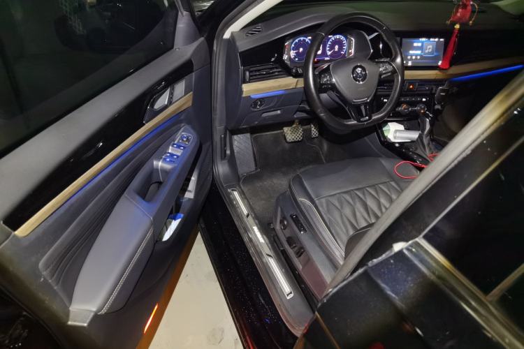 Used Volkswagen Passat 2019 330TSI Luxury Edition China VI Standard Driver Seat