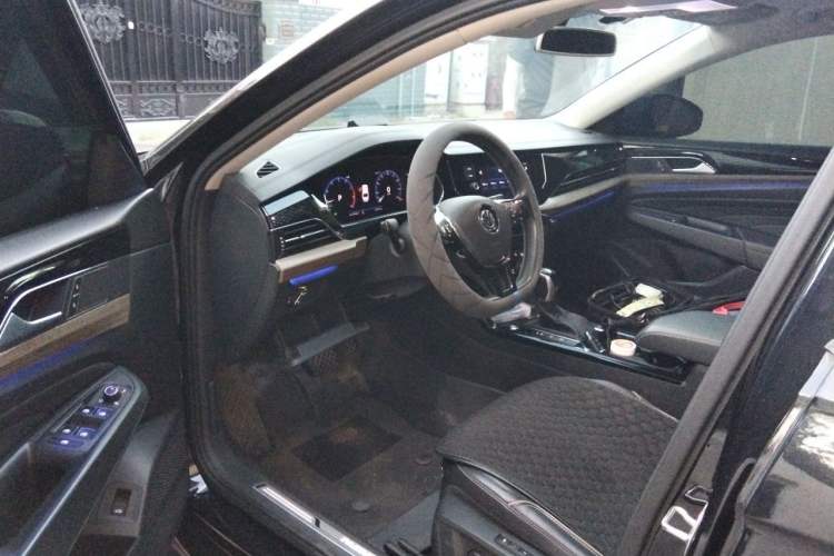 Used Volkswagen Passat 2019 330TSI Luxury Edition China VI Standard Driver Seat