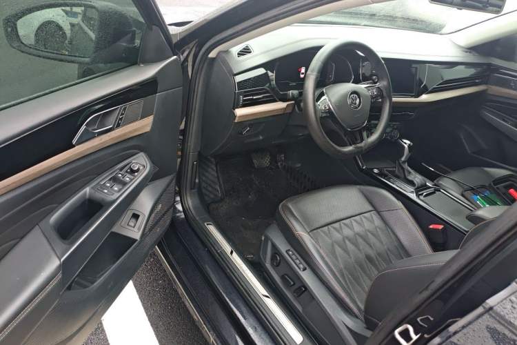 Used Volkswagen Passat 2019 330TSI Luxury Edition China VI Standard Driver Seat