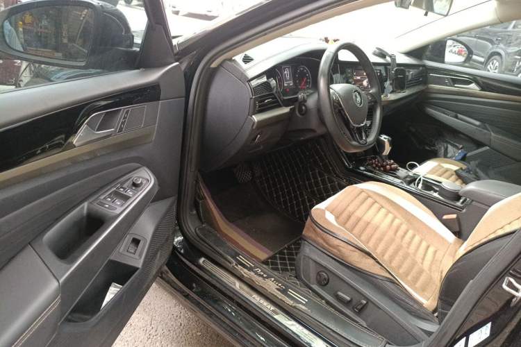 Used Volkswagen Passat 2019 330TSI Elite Edition China VI Driver Seat