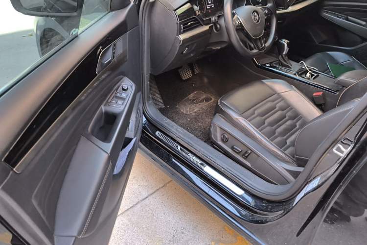 Used Volkswagen Passat 2019 280TSI Elite Edition China VI Standard Driver Seat