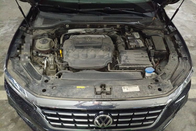 Used Volkswagen Passat 2019 330TSI Luxury Edition China VI Standard Engine Bay