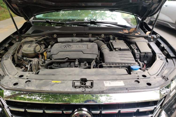 Used Volkswagen Passat 2019 380TSI Luxury Edition China VI Standard Engine Bay
