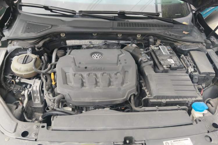 Used Volkswagen Passat 2019 330TSI Luxury Edition China VI Standard Engine Bay