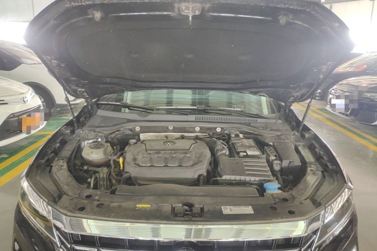 Used Volkswagen Passat 2019 330TSI Luxury Edition China VI Standard Engine Bay