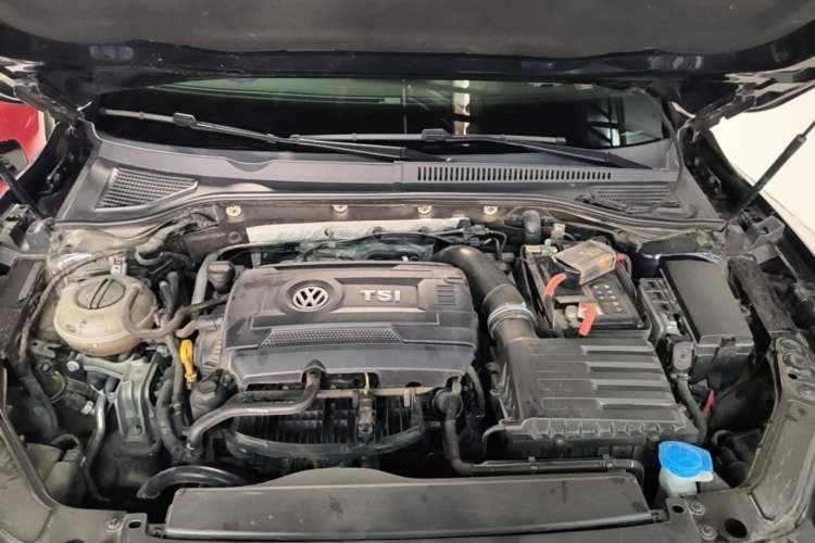 Used Volkswagen Passat 2019 380TSI Prestige Edition China VI Standard Engine Bay