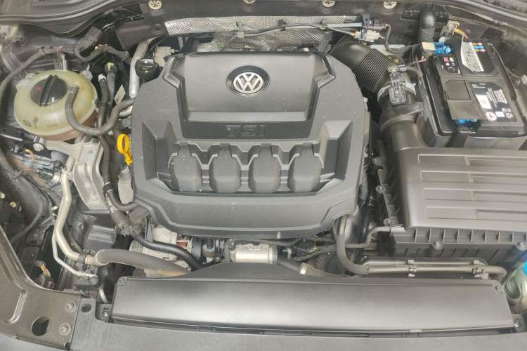 Used Volkswagen Passat 2019 330TSI Elite Edition China VI Engine Bay