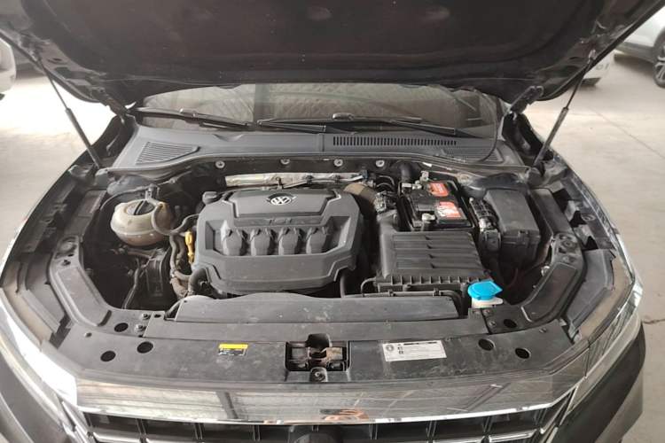 Used Volkswagen Passat 2019 330TSI Elite Edition China VI Engine Bay