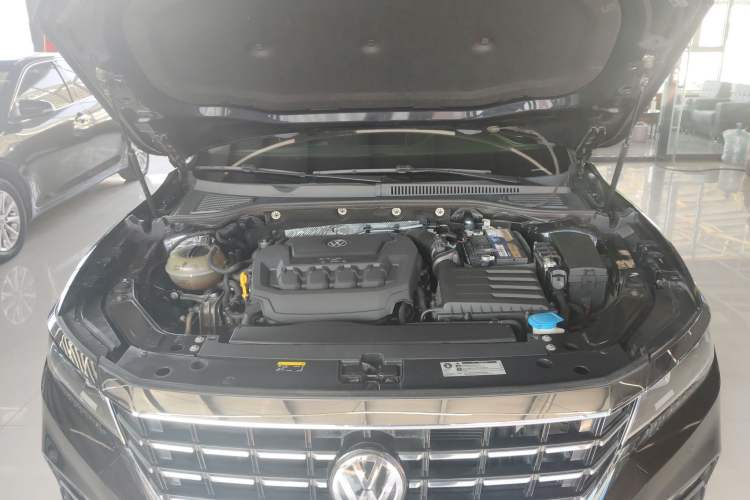 Used Volkswagen Passat 2019 330TSI Luxury Edition China VI Standard Engine Bay