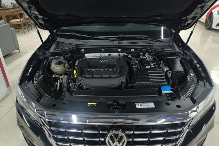 Used Volkswagen Passat 2019 330TSI Luxury Edition China VI Standard Engine Bay