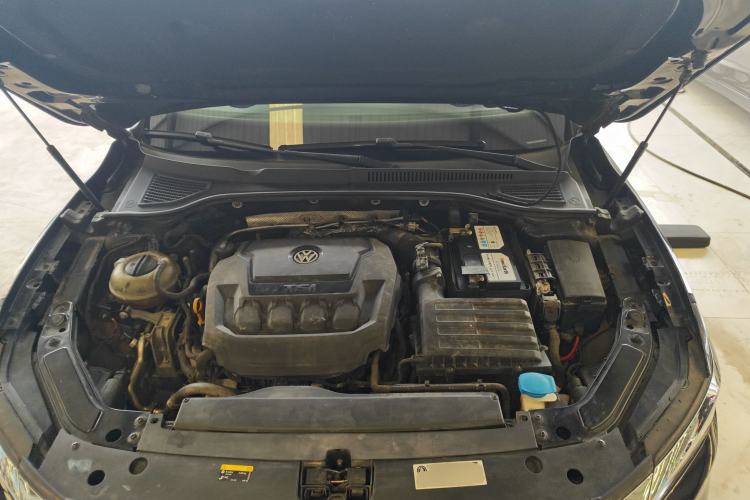 Used Volkswagen Passat 2019 330TSI Luxury Edition China VI Standard Engine Bay