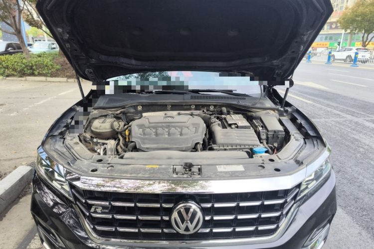 Used Volkswagen Passat 2019 330TSI Luxury Edition China VI Standard Engine Bay