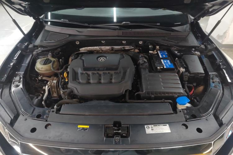 Used Volkswagen Passat 2019 330TSI Luxury Edition China VI Standard Engine Bay