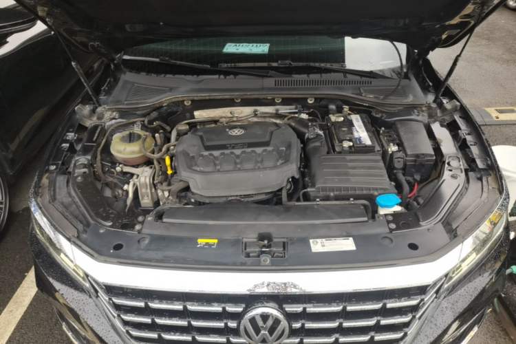 Used Volkswagen Passat 2019 330TSI Prestige Edition China VI Standard Engine Bay