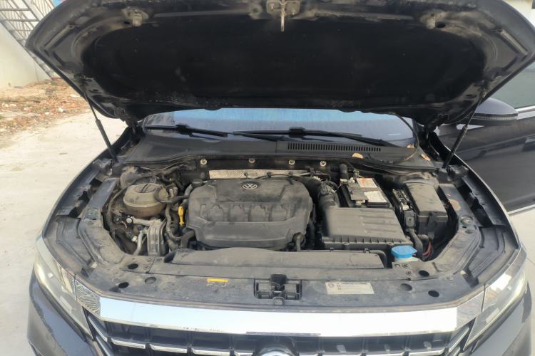 Used Volkswagen Passat 2019 330TSI Elite Edition China VI Engine Bay