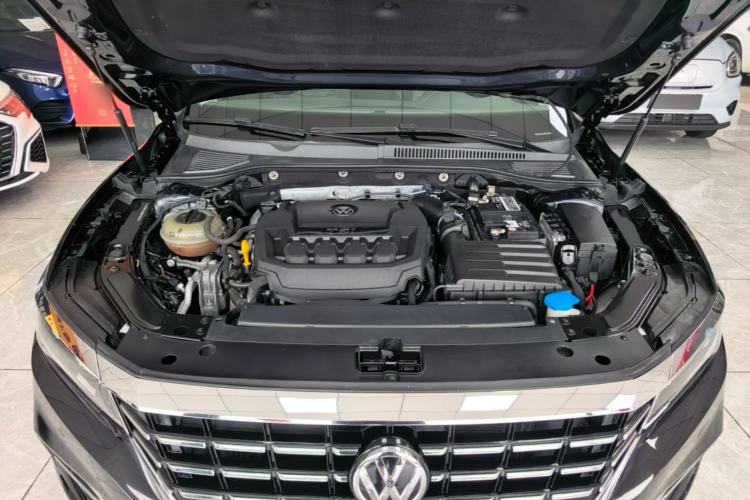 Used Volkswagen Passat 2019 330TSI Elite Edition China VI Engine Bay