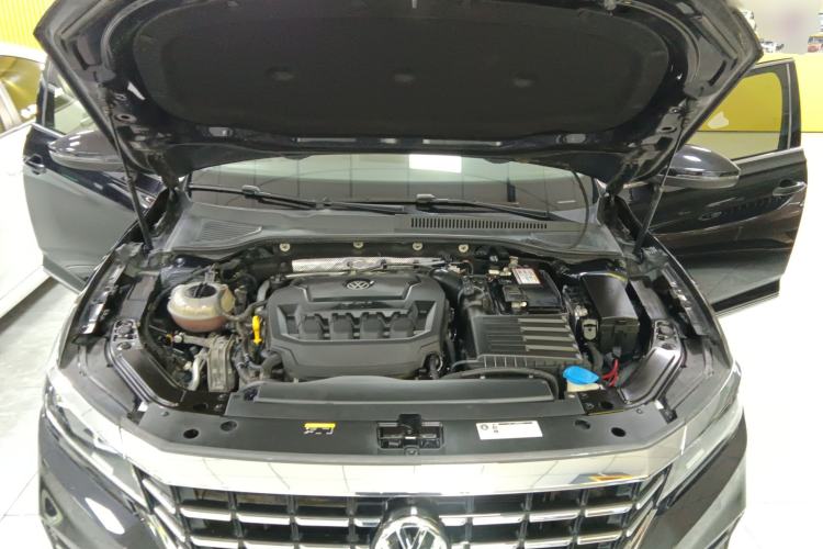 Used Volkswagen Passat 2019 330TSI Elite Edition China VI Engine Bay