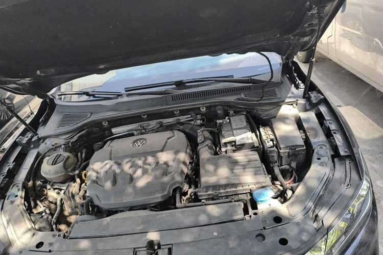 Used Volkswagen Passat 2019 330TSI Luxury Edition China VI Standard Engine Bay