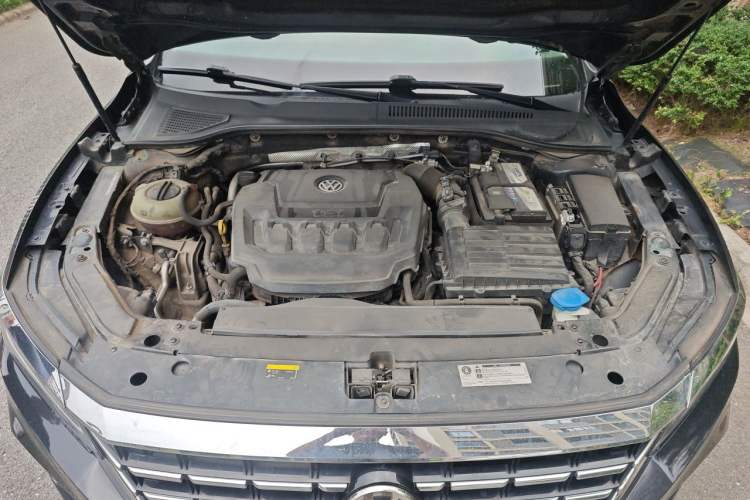 Used Volkswagen Passat 2019 330TSI Luxury Edition China V Standard Engine Bay