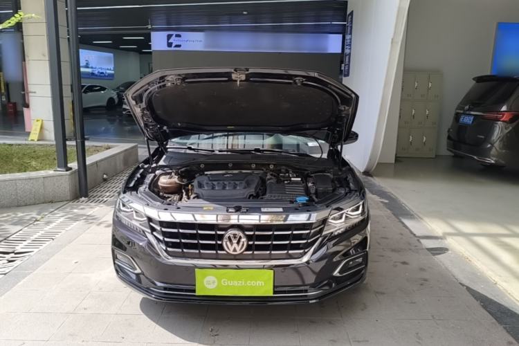 Used Volkswagen Passat 2019 330TSI Luxury Edition China VI Standard Engine Bay