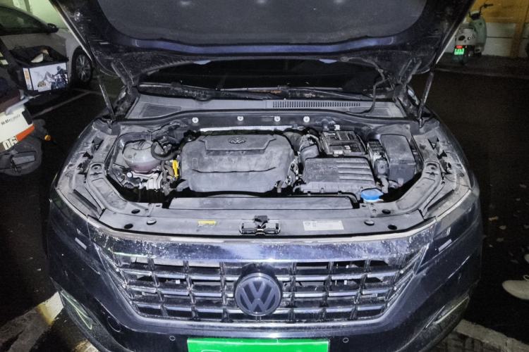 Used Volkswagen Passat 2019 330TSI Luxury Edition China VI Standard Engine Bay