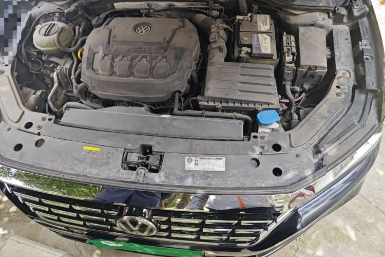 Used Volkswagen Passat 2019 330TSI Luxury Edition China VI Standard Engine Bay