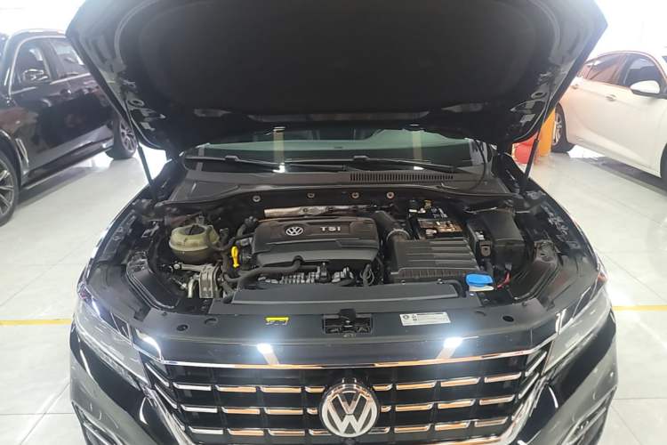 Used Volkswagen Passat 2019 380TSI Prestige Edition China VI Standard Engine Bay