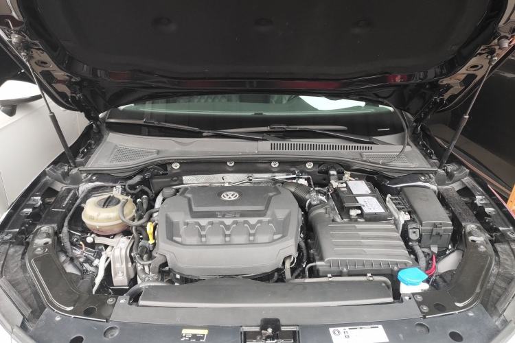 Used Volkswagen Passat 2019 330TSI Luxury Edition China VI Standard Engine Bay