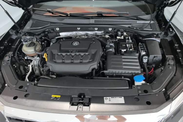 Used Volkswagen Passat 2019 330TSI Elite Edition China VI Engine Bay