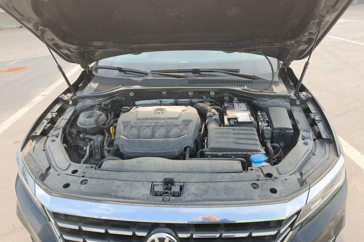 Used Volkswagen Passat 2019 330TSI Elite Edition China VI Engine Bay