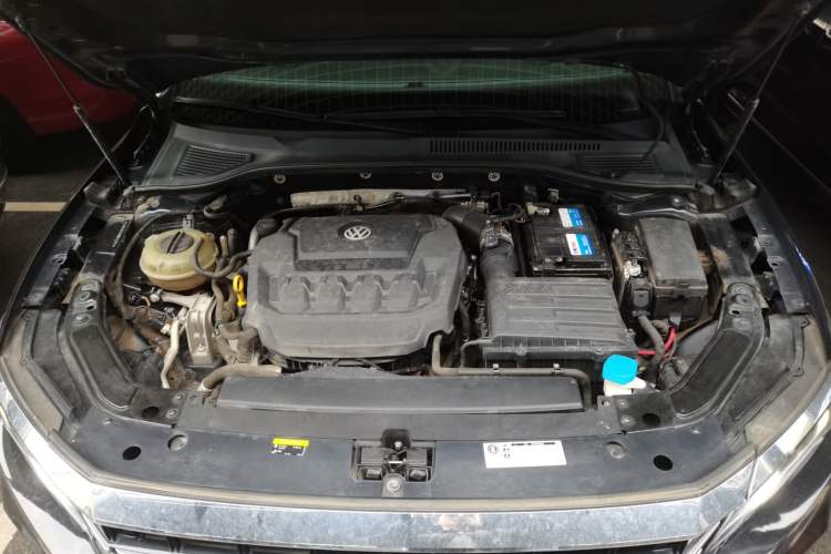 Used Volkswagen Passat 2019 330TSI Luxury Edition China VI Standard Engine Bay