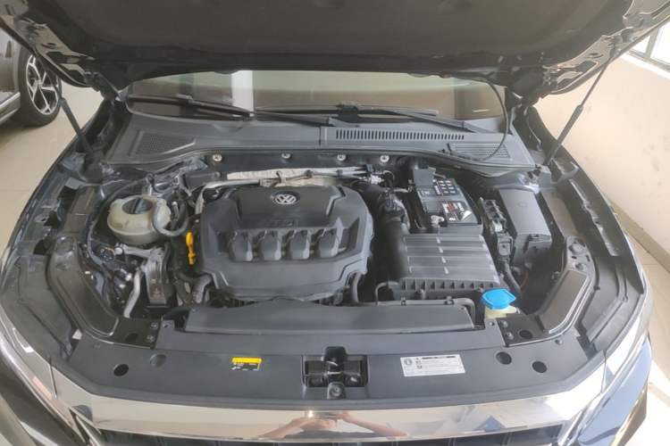Used Volkswagen Passat 2019 330TSI Elite Edition China VI Engine Bay