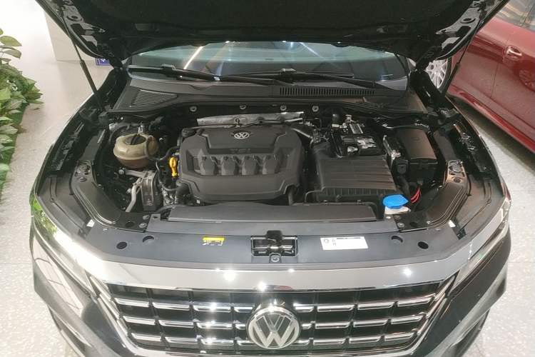Used Volkswagen Passat 2019 330TSI Elite Edition China VI Engine Bay