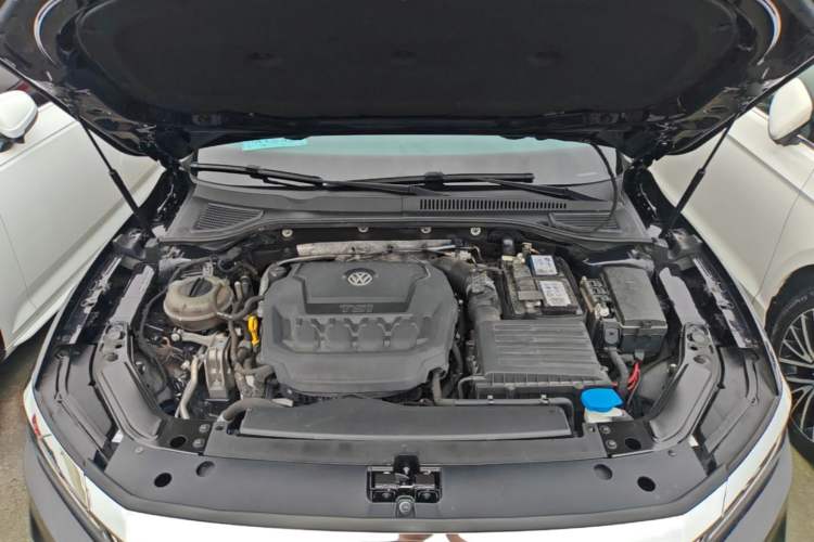 Used Volkswagen Passat 2019 330TSI Elite Edition China VI Engine Bay
