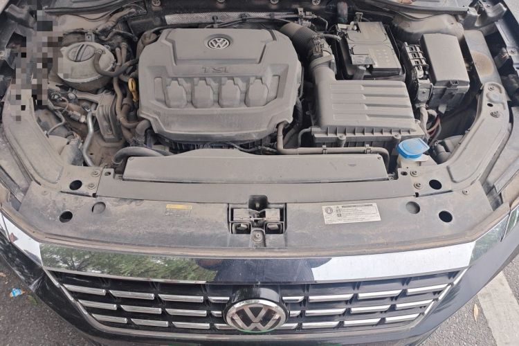 Used Volkswagen Passat 2019 330TSI Luxury Edition China VI Standard Engine Bay