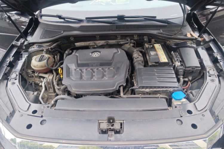 Used Volkswagen Passat 2019 330TSI Luxury Edition China VI Standard Engine Bay