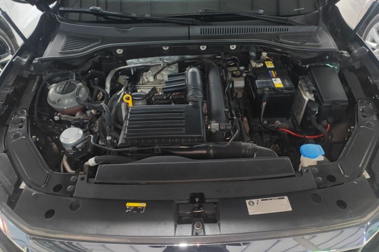 Used Volkswagen Passat 2019 280TSI Business Edition China VI Engine Bay