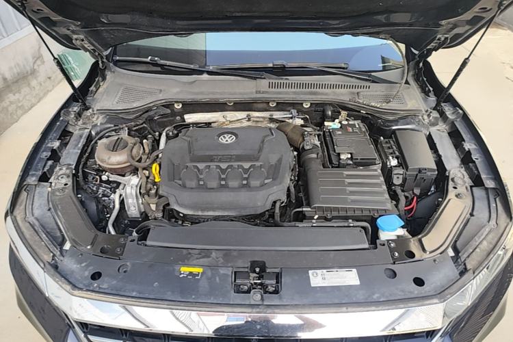 Used Volkswagen Passat 2019 330TSI Elite Edition China VI Engine Bay