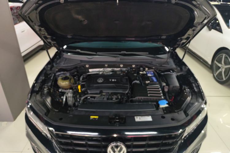 Used Volkswagen Passat 2019 380TSI Luxury Edition China VI Standard Engine Bay