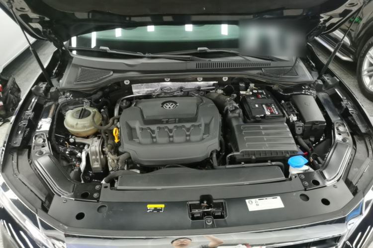 Used Volkswagen Passat 2019 330TSI Luxury Edition China VI Standard Engine Bay