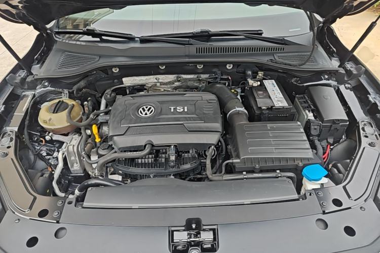 Used Volkswagen Passat 2019 380TSI Luxury Edition China VI Standard Engine Bay