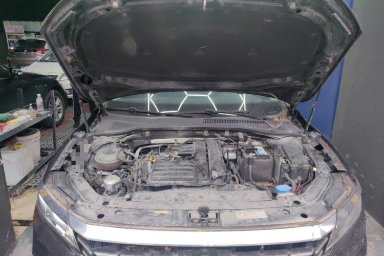 Used Volkswagen Passat 2019 280TSI Business Edition China VI Engine Bay