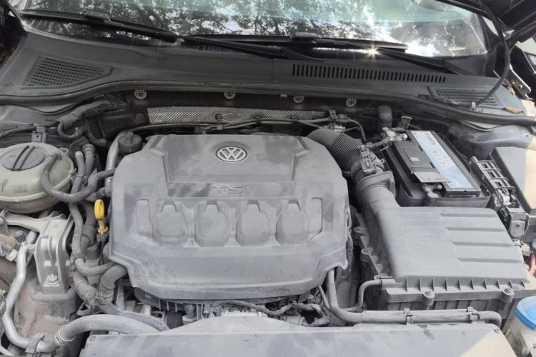 Used Volkswagen Passat 2019 330TSI Luxury Edition China VI Standard Engine Bay