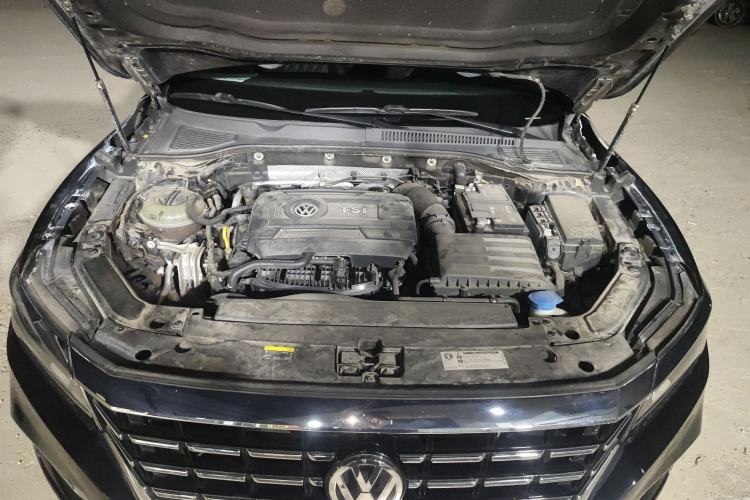Used Volkswagen Passat 2019 380TSI Prestige Edition China VI Standard Engine Bay