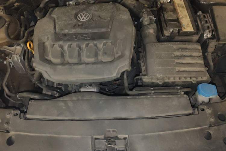 Used Volkswagen Passat 2019 330TSI Elite Edition China VI Engine Bay