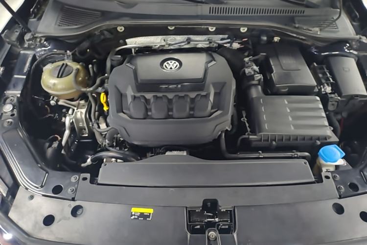 Used Volkswagen Passat 2019 330TSI Luxury Edition China VI Standard Engine Bay
