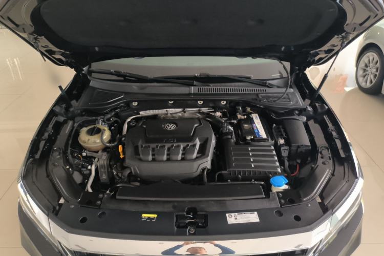 Used Volkswagen Passat 2019 330TSI Elite Edition China VI Engine Bay