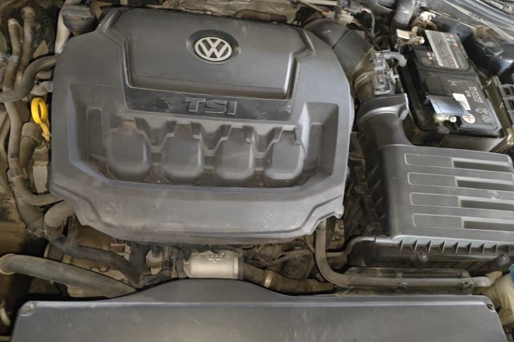 Used Volkswagen Passat 2019 330TSI Elite Edition China VI Engine Bay