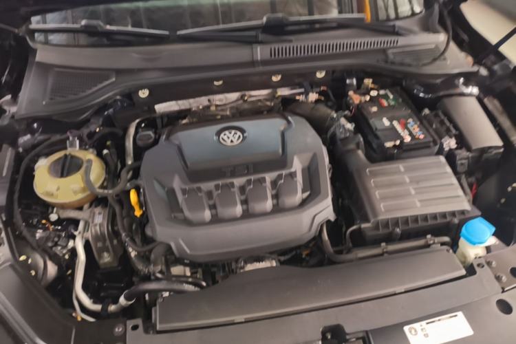 Used Volkswagen Passat 2019 330TSI Elite Edition China VI Engine Bay